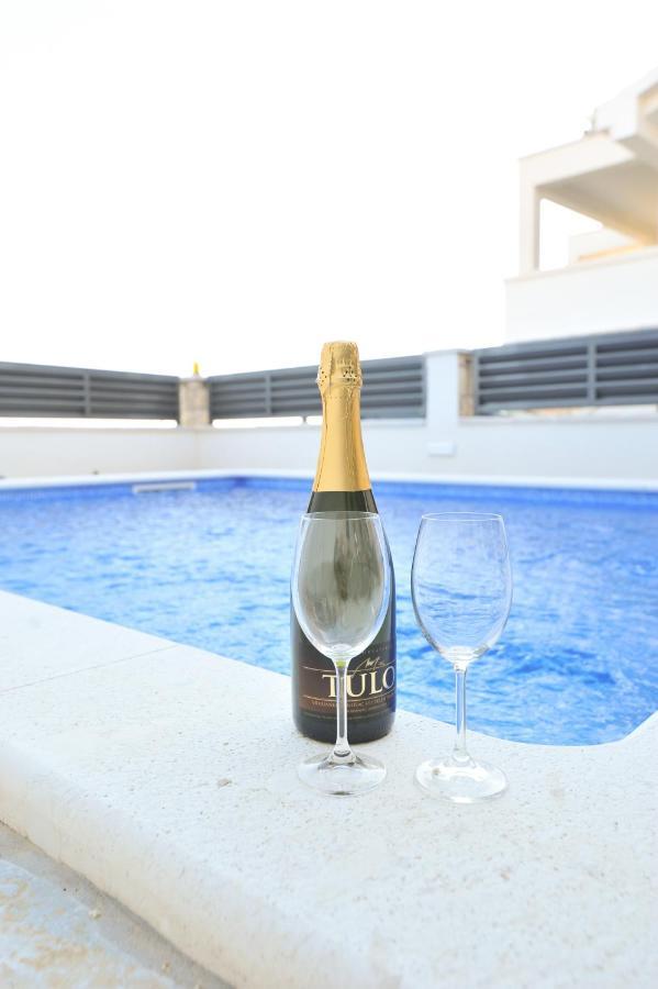 Apartmant Shine Luxury มาสเลนีซา ภายนอก รูปภาพ